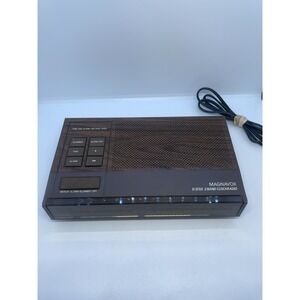 Magnavox‎ D-3150 Vintage 2-Band Faux Woodgrain Clock Radio